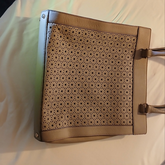 ♠️Kate Spade perforated Leather Tote - Picture 4 of 14